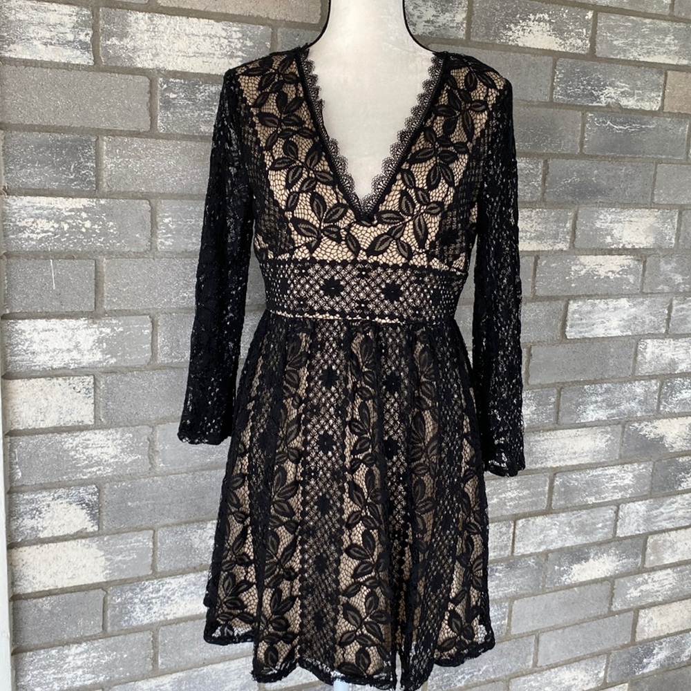 A. Calin by Flying Tomato Long Sleeve Lace Dress Size L